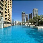 Homesgetaway - Amazing Location 1Br At Dubai Mall Residences