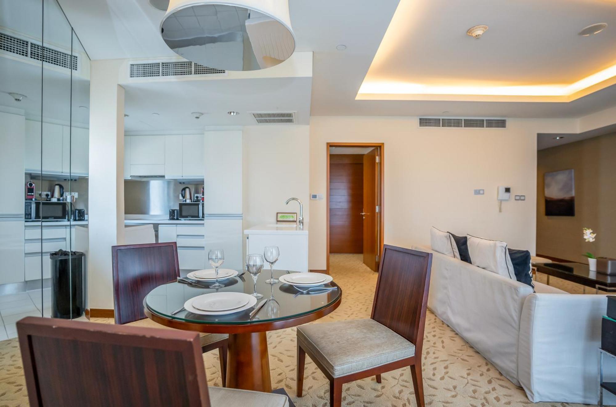 Homesgetaway - Amazing Location 1br At Mall Residences Dubai