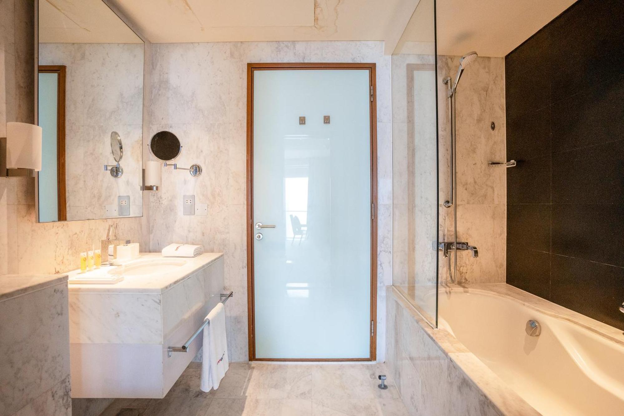 Homesgetaway - Amazing Location 1br At Mall Residences Apartment Dubai